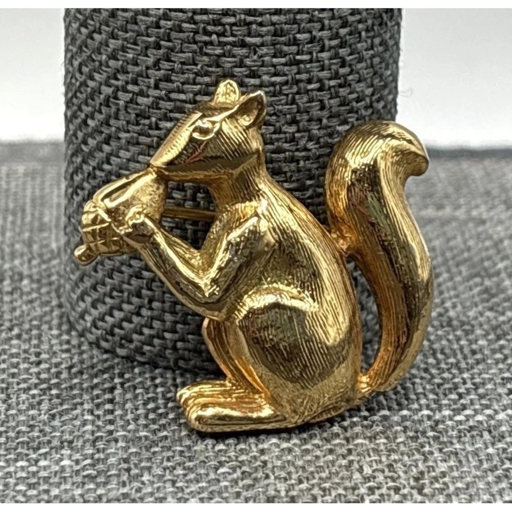 Vintage SC Figural Gold Tone Squirrel Brooch Pin with Nut Fall Harvest